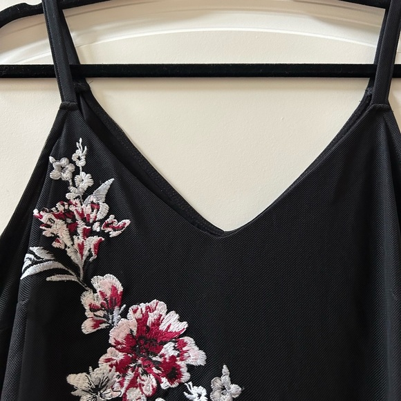 NWOT White House Black Market Black Floral Tank Top S - Picture 3 of 9
